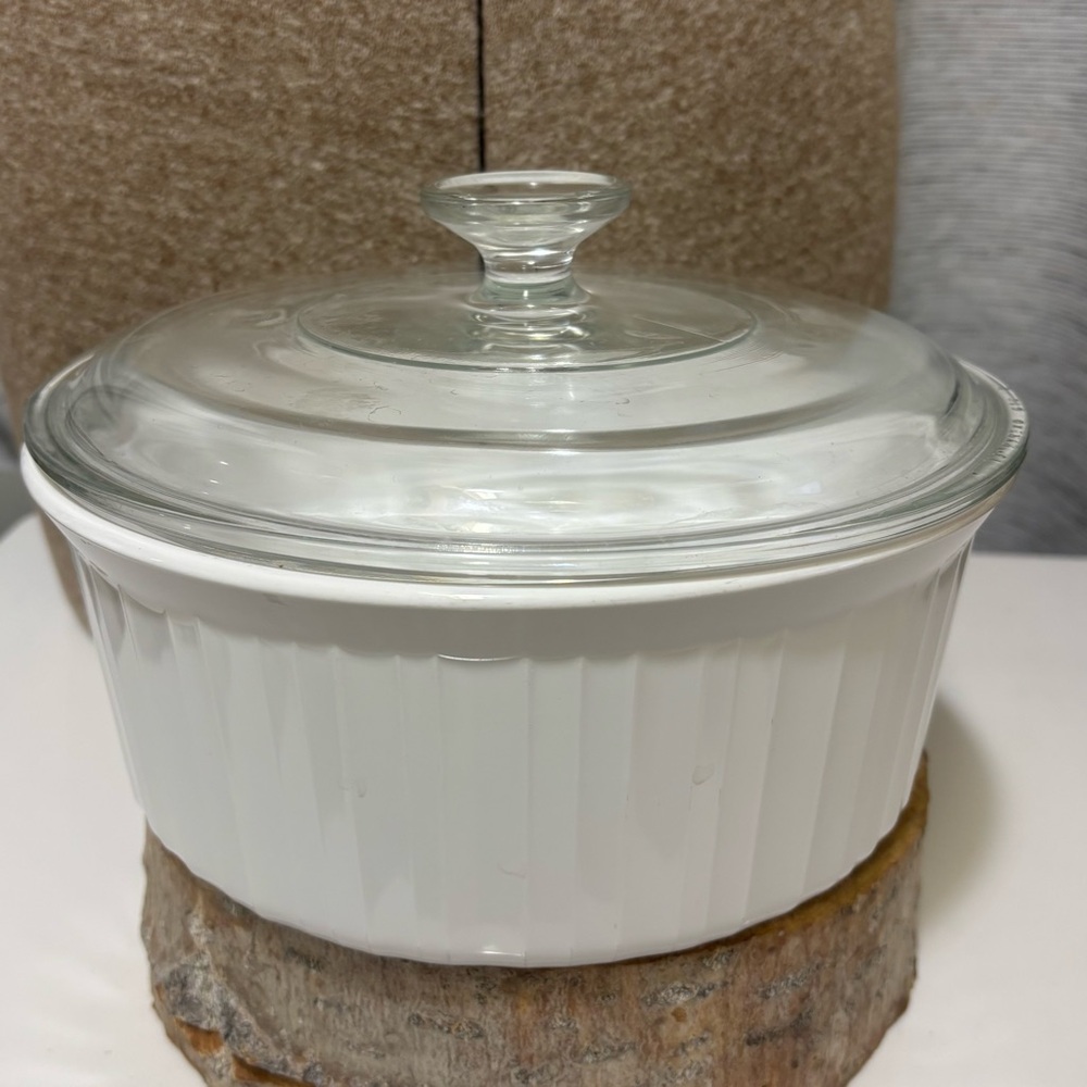 White French Corningware F-1-B Casserole Dish with Lid 2.6 liter